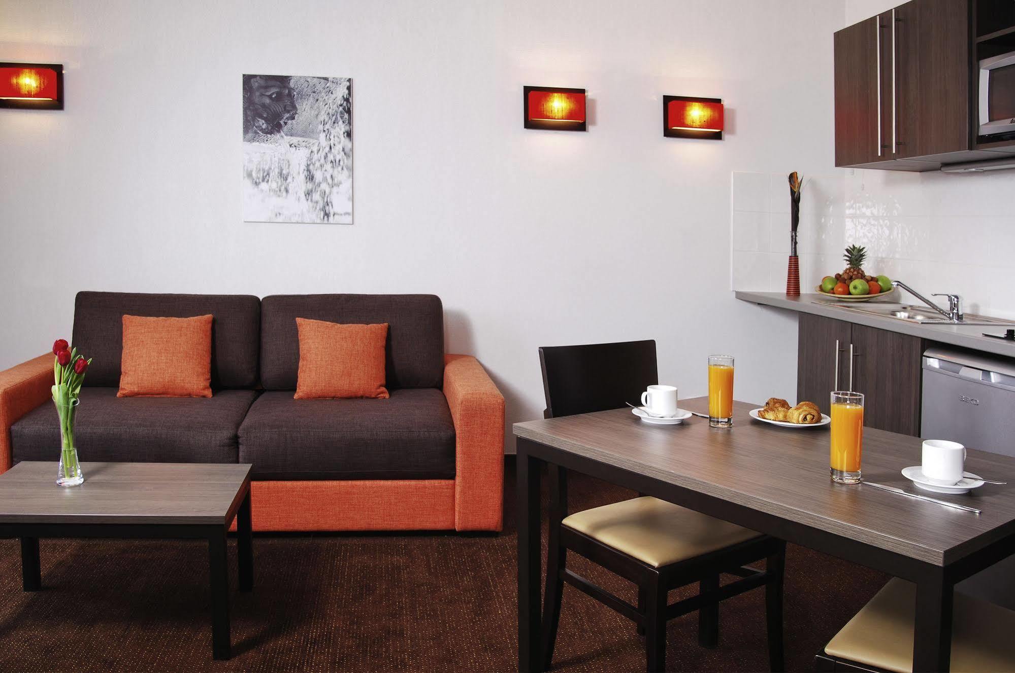 Comfort Aparthotel Nimes Centre الغرفة الصورة